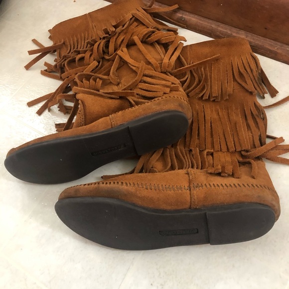 Minnetonka 3 fringe boots - Picture 2 of 3